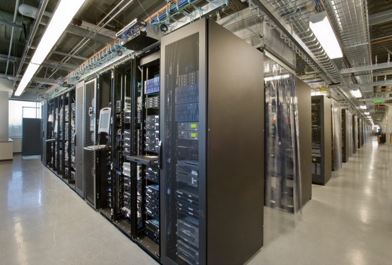 How to Choose the Right Server Cabinet: A Buyer’s Guide for IT Managers
